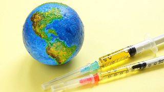 چه کشورهای تزریق واکسن کرونا را به گردشگران پیشنهاد می‌دهند