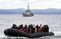 2020 februárjában a Frontex hajói kísérték ezeket a menekülteket Leszbosz szigetéig 