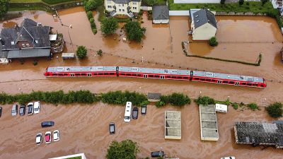 Застрявший из-за наводнения поезд. Кордель, земля Рейнланд-Пфальц, Германия