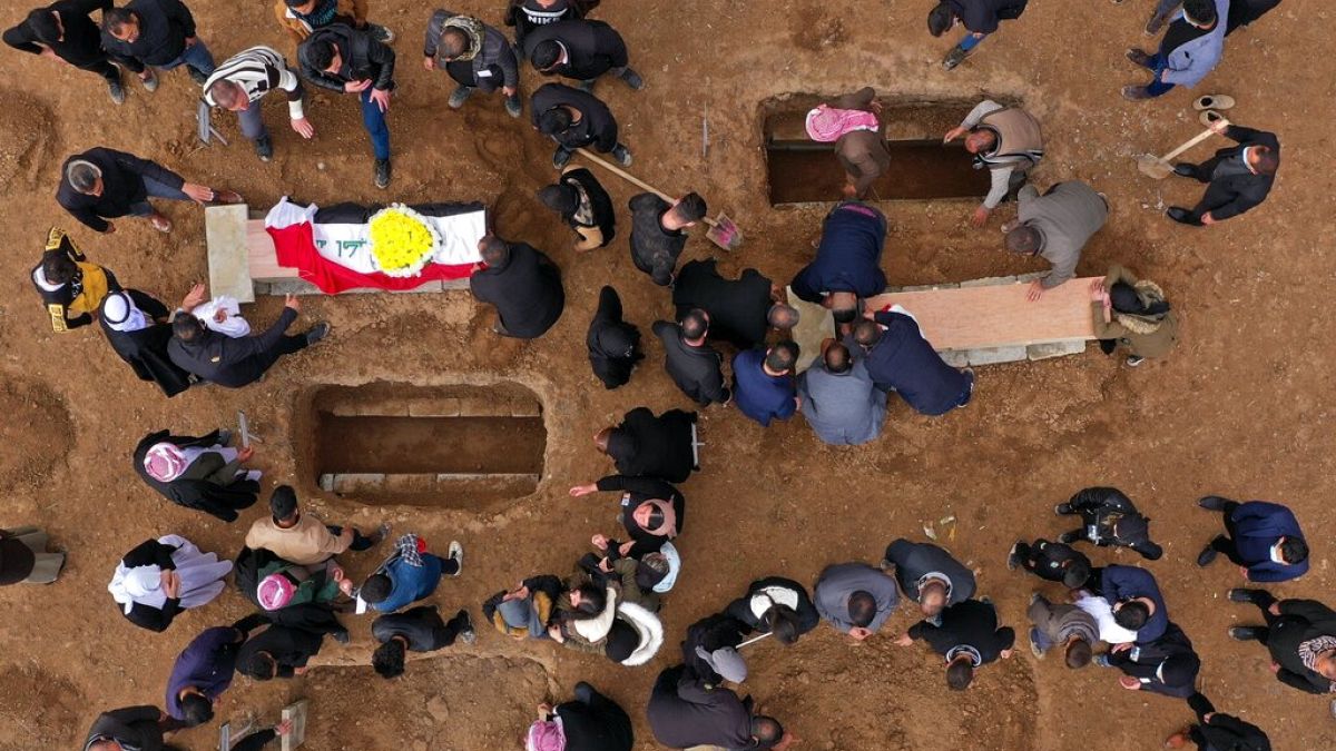 Ezidilerin gömüldüğü toplu cenaze 