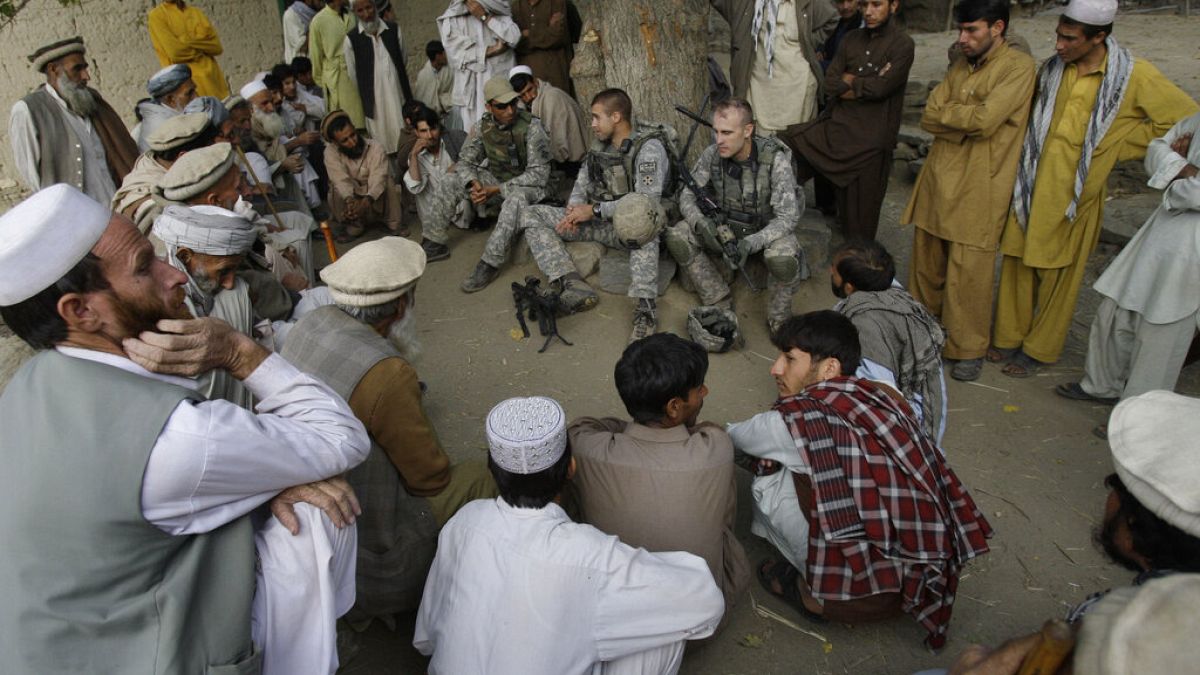 Afgán tolmácsok fordítanak az amerikai katonáknak
