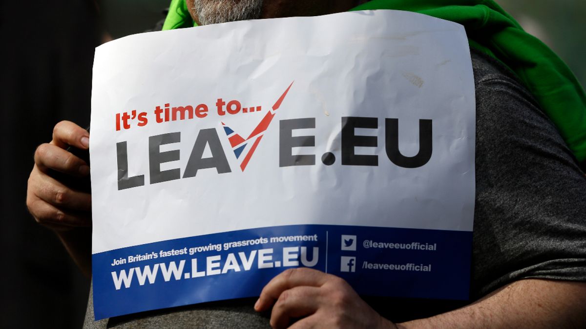 لافتة بريطانية تدعو إلى مغادرة الاتحاد الأوروبي