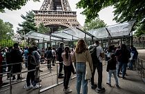 La Torre Eiffel reabre sus puertas a los turistas tras pasar ocho meses cerrada