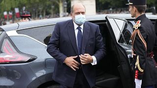 وزير العدل الفرنسي إريك دوبوند موريتي يصل إلى موكب يوم العيد الوطني، في باريس، الأربعاء 14 يوليو 2021