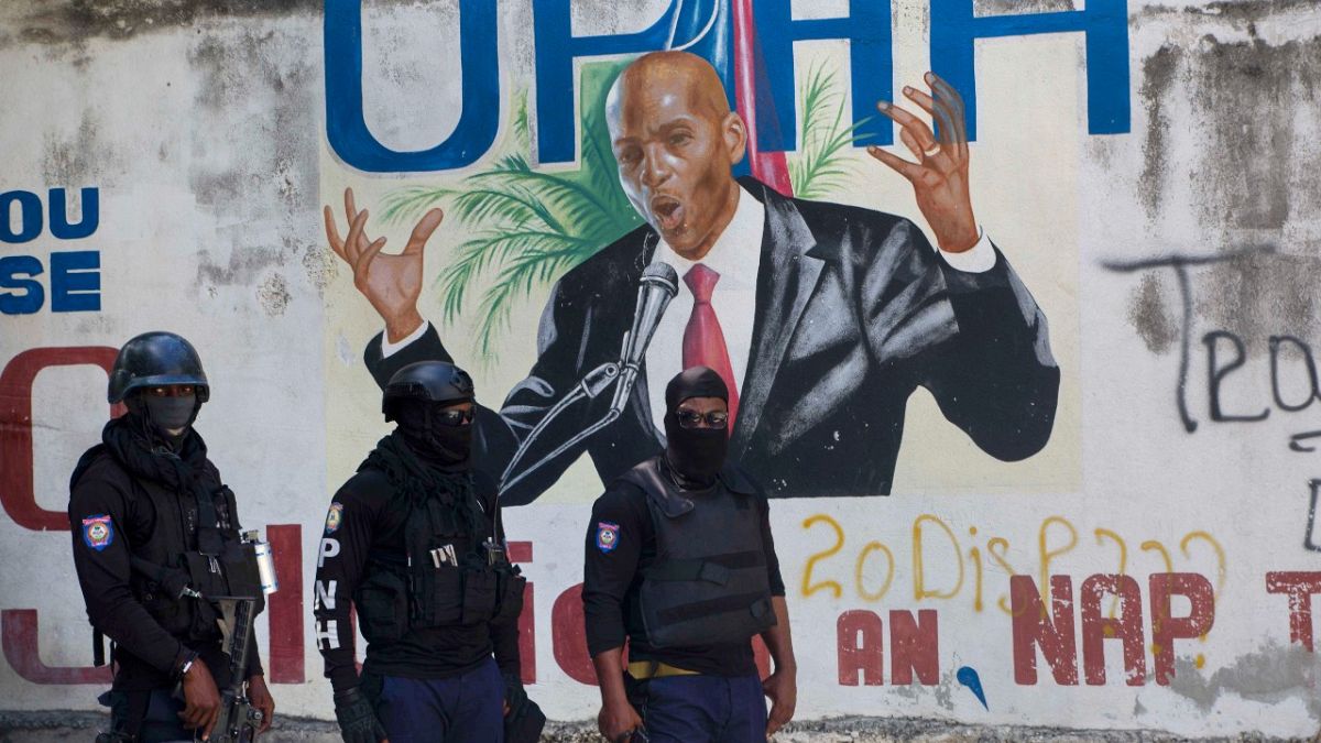 اتهمت الشرطة الكولومبية مسؤولا سابقا في وزارة العدل الهايتية بأمر اثنين من المرتزقة الكولومبيين باغتيال الرئيس جوفينيل مويز