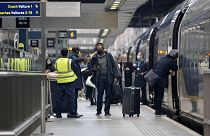 مسافرون قادم��ن من فرنسا إلى بريطانيا عبر قطارات شركة يوروستار 