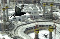 Die zentrale Pilgerstätte Große Moschee in Mekka ist, aus der Vogelperspektive betrachtet, nur ansatzweise mit Menschen gefüllt