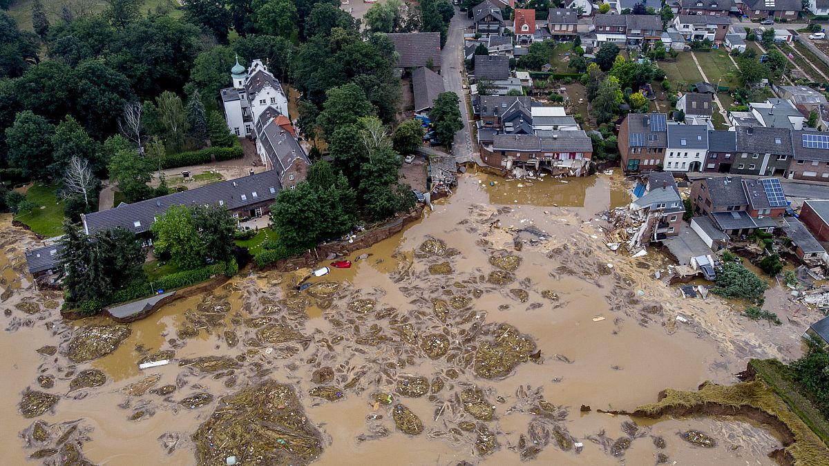 Csak Ahrweiler járásban több mint 90 ember meghalt a hatalmas áradásban 