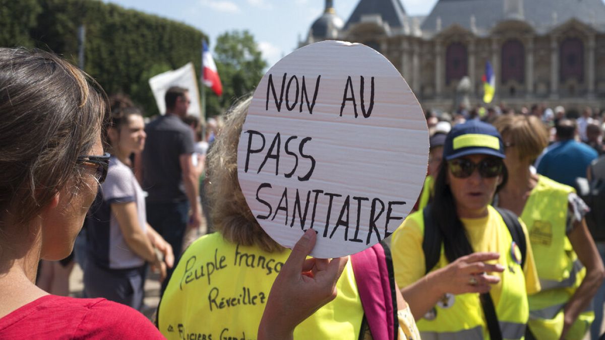 Митинги против вакцинации во Франции