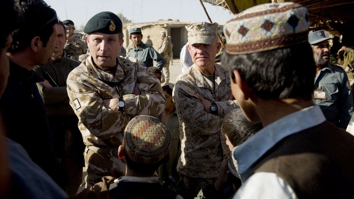 سِر نیک کارتر، ژنرال ارشد ارتش بریتانیا، در افغانستان