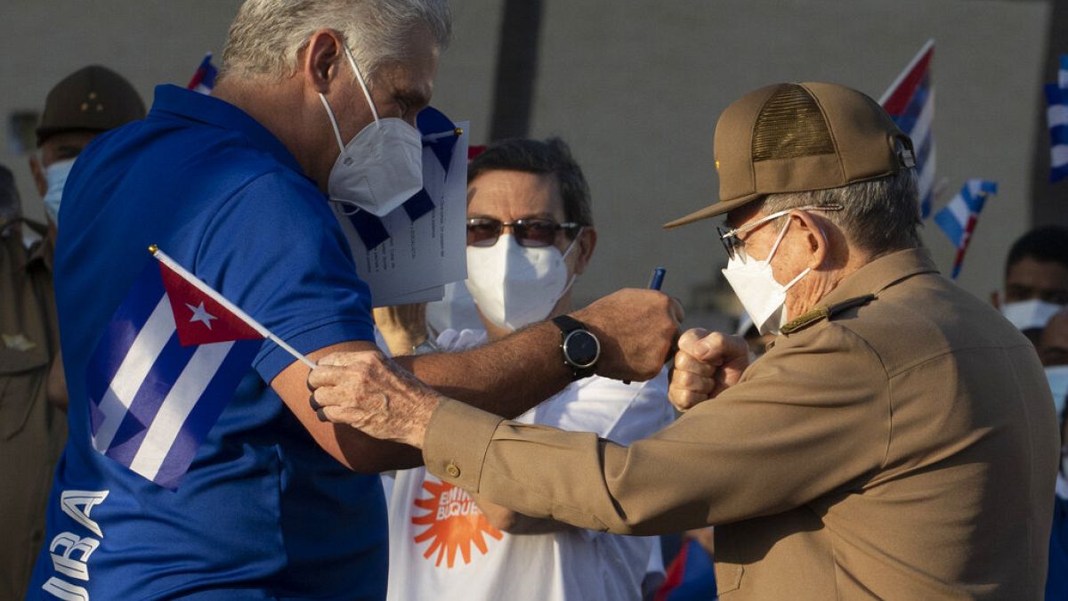 Díaz-Canel y Raúl Castro durante el acto del sábado en La Habana