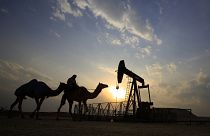 Архивное фото нефтяного месторождения в Бахрейне