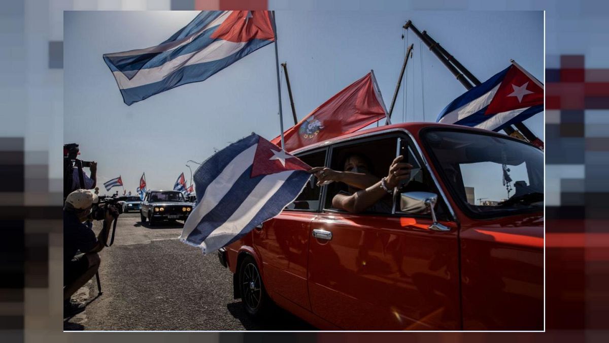 Cubanos nas ruas em apoio ao governo
