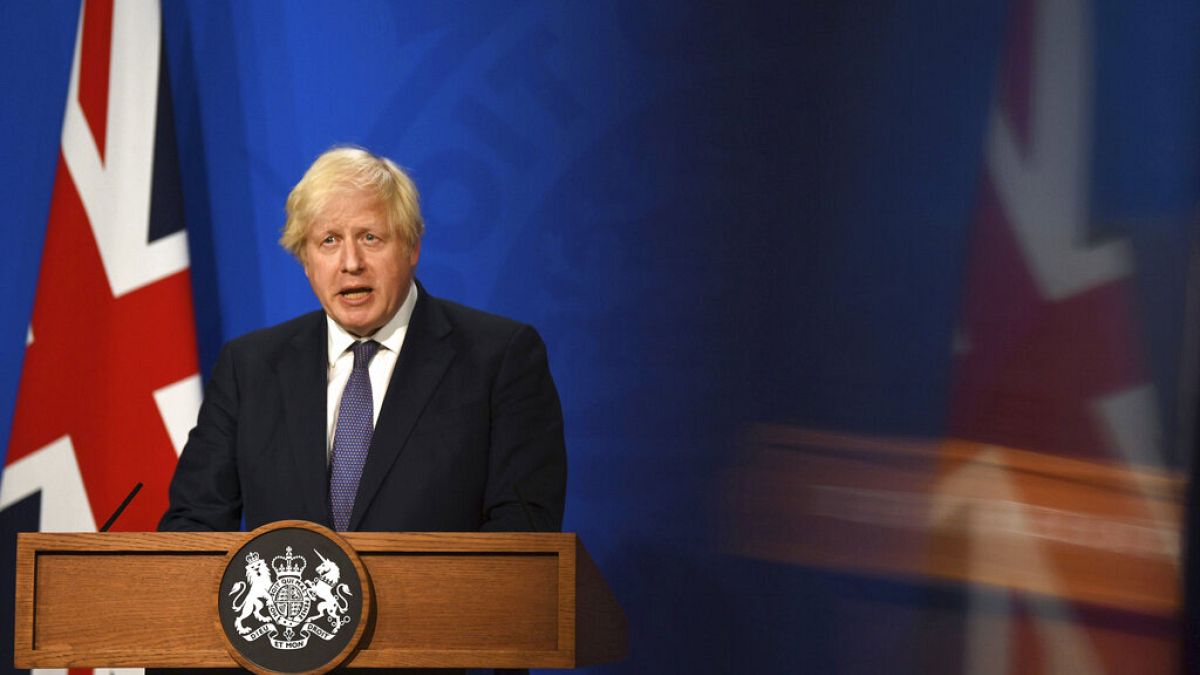 Il premier britannico Boris Johnson: "Allentare le misure. Se non ora, quando?"