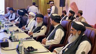 El Gobierno afgano y los talibanes acuerdan llegar a una solución de paz