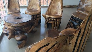 Sculpteur de bois, un métier issu de la tradition nigériane