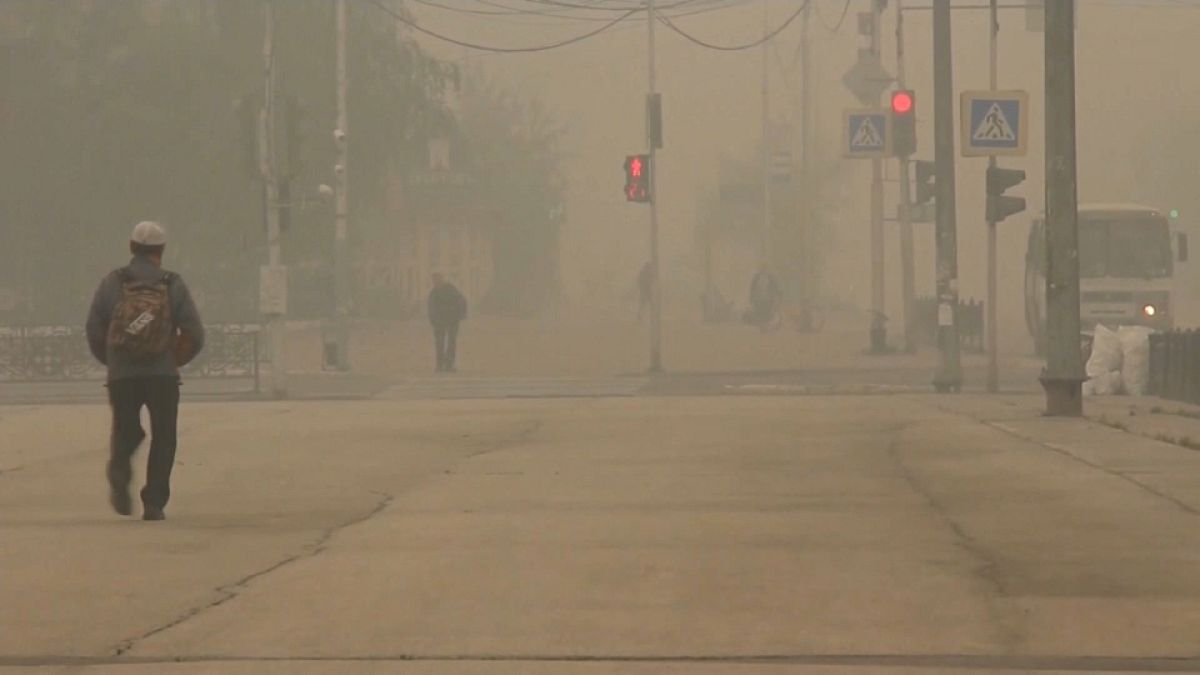 Yakutsk, capital de Yakutia, completamente cubierta por el humo