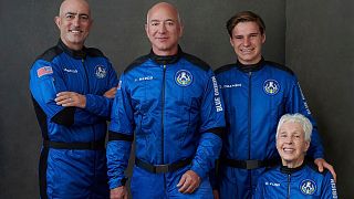 Soldan sağa: Mark Bezos, Jeff Bezos, Oliver Daemen, Wally Funk