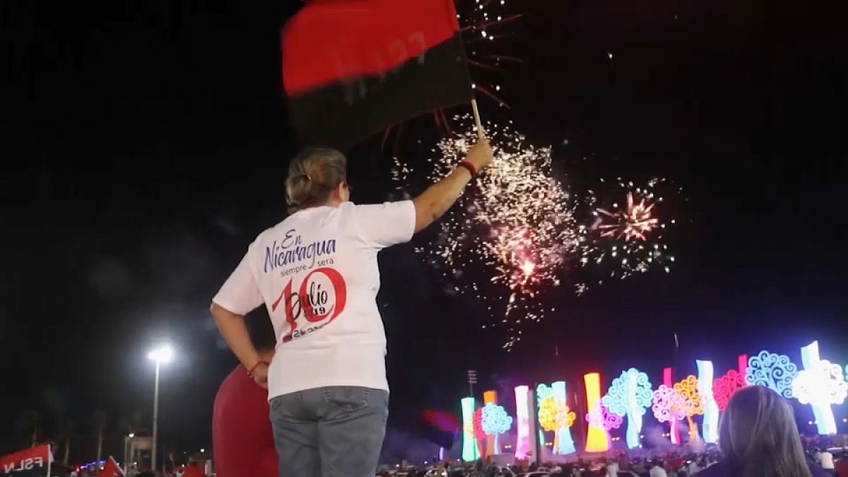 Los partidarios de Daniel Ortega conmmemoraron el aniversario de la victoria sandinista en la Plaza de la Fe de Managua