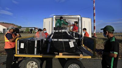 Vacinas da AstraZeneca doadas por Portugal chegam a Díli, Timor