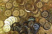 Bitcoin son 4 ayda yarı yarıya değer kaybederek 30 bin ABD Doları'nın altına düştü.