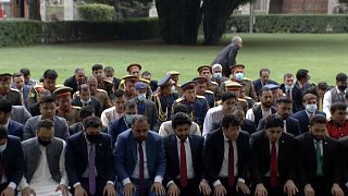 Los cohetes cayeron mientras el presidente de Afganistán Ashraf Ghani oraba junto a otros miembros del gobierno