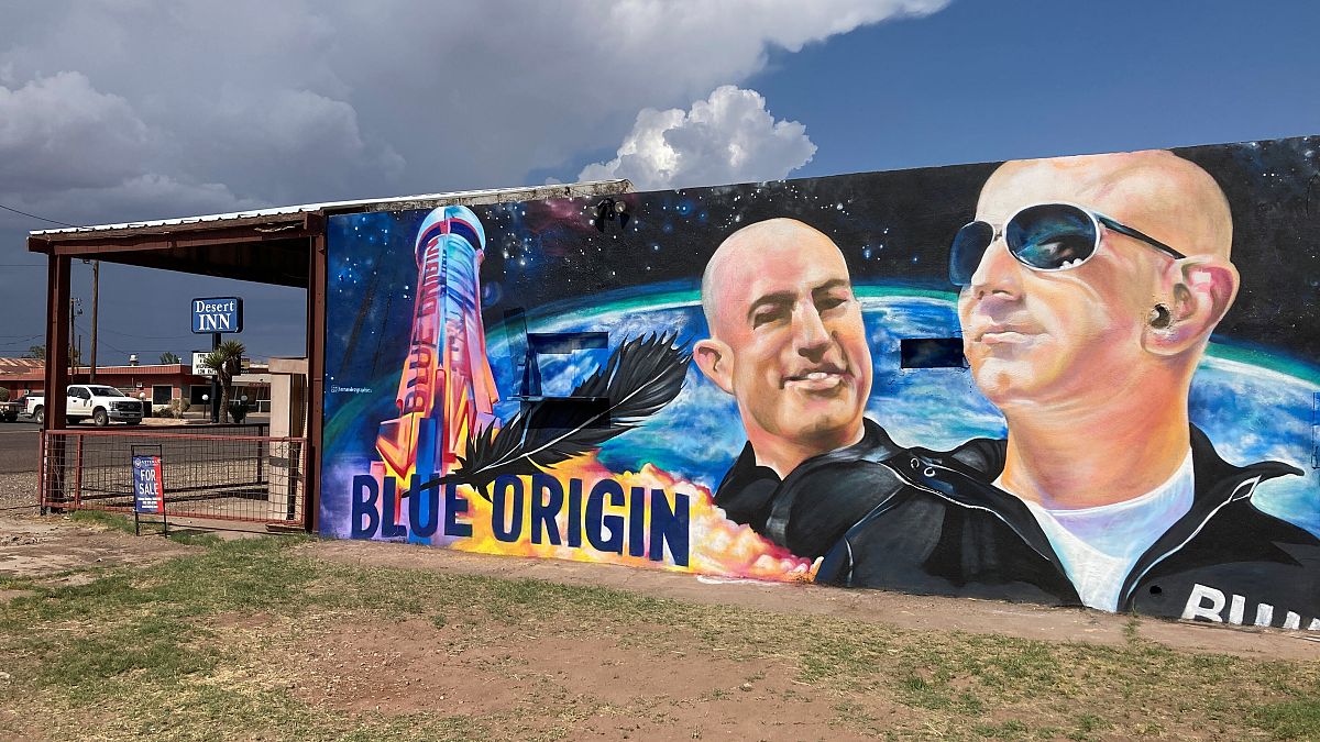 Spazio: completato con successo il primo volo Blue Origin, a bordo anche Jeff Bezos