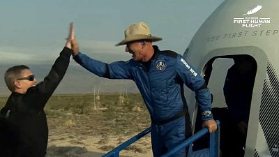 جيف بيزوس، مؤسس أمازون وشركة بلو أوريجين للسياحة الفضائية، في 20 يوليو 2021