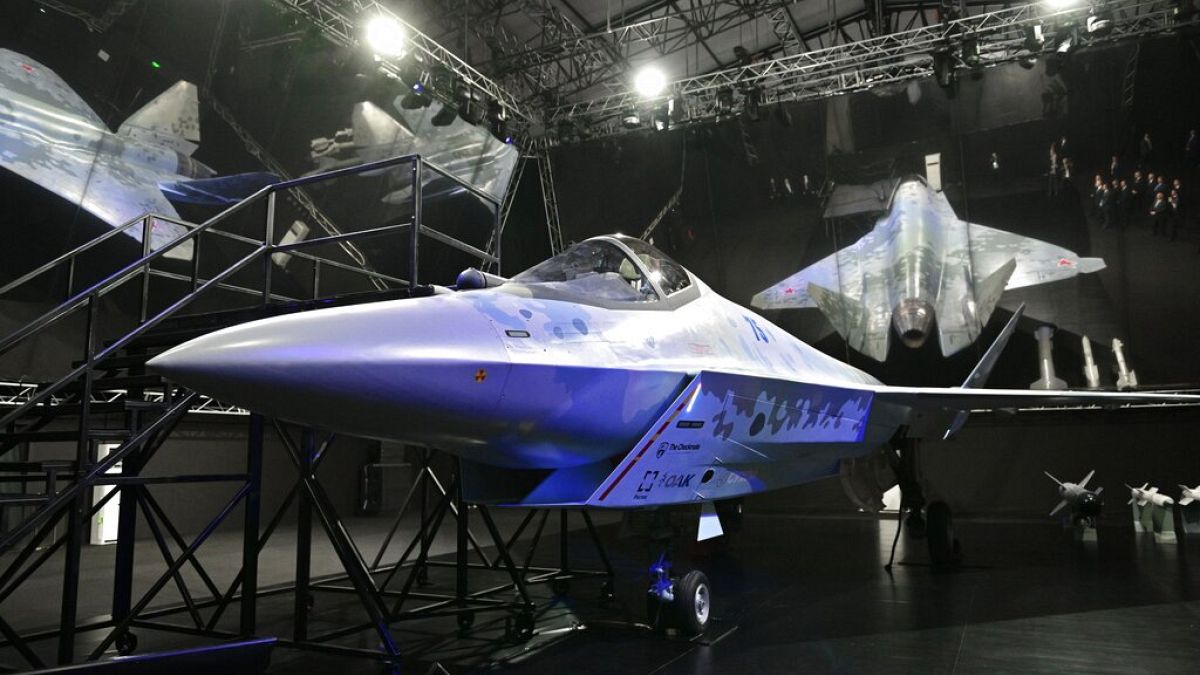تصاویری از رونمایی جنگنده جدید روسیه در حضور پوتین