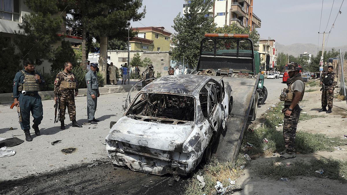 Beschädigtes Auto nach den Raketeneinschlägen in Kabul