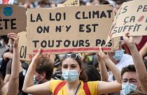 Une manifestante lors d'une "marche pour le climat" à Nantes, le 9 mai 2021.