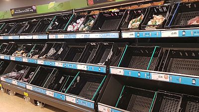 Les rayons de plusieurs supermarchés britanniques sont vides. 