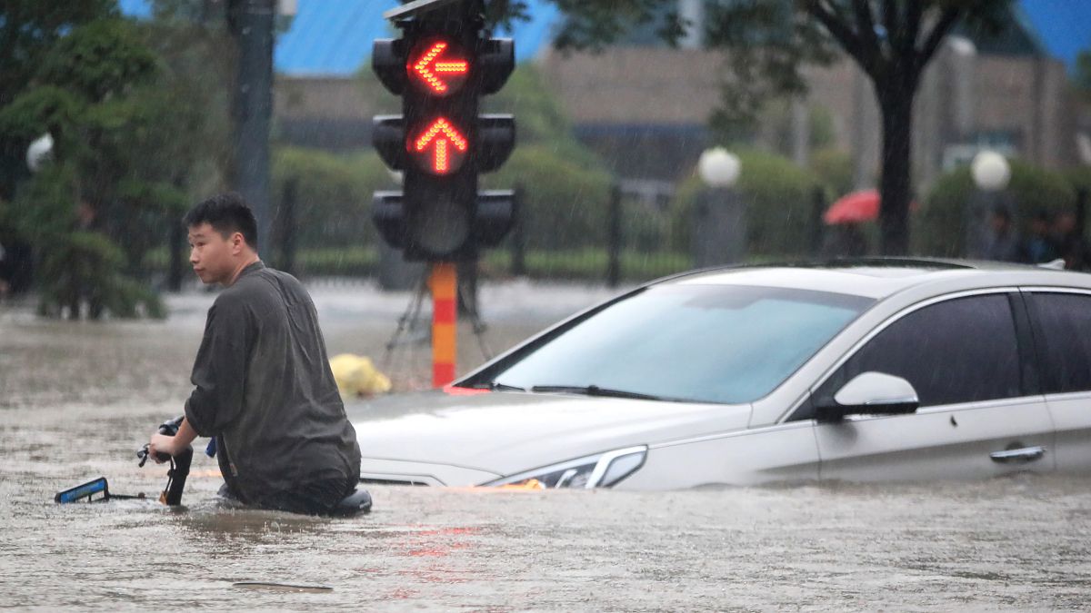 Cina, la conta dei morti dopo le piogge torrenziali 