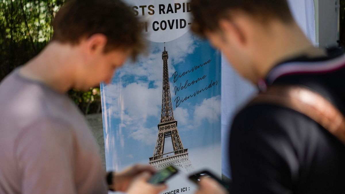 موج چهارم همه‌گیری کرونا در فرانسه و الزام ارائه گواهینامه واکسن در مراکز تفریحی و فرهنگی