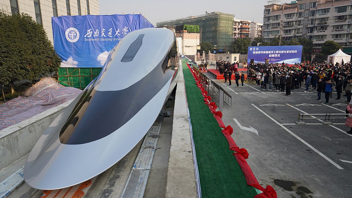 قطار "ماغليف" الصيني فائق السرعة