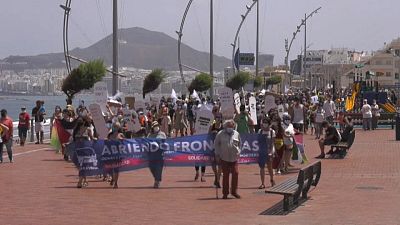 Los manifestantes pidieron un trato humano para los africanos que llegan en pateras