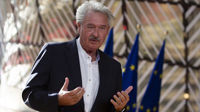 Jean Asselborn újságírói kérdésekre válaszol 2020. július 13-án Brüsszelben