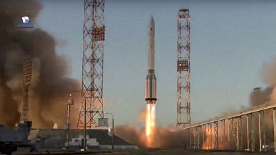 صاروخ "بروتون أم" المعزز الذي يحمل وحدة "ناووكا" ينطلق من منصة الإطلاق في منشأة الفضاء الروسية في بايكونور، كازاخستان. 2021/07/21