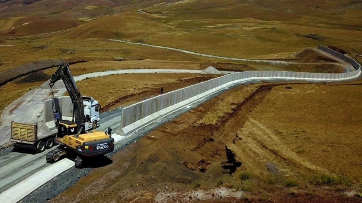 نصب دیوار بتنی در مرز ترکیه