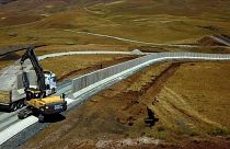 نصب دیوار بتنی در مرز ترکیه