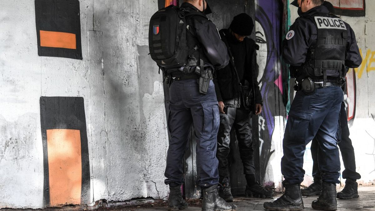 Des policiers contrôlent un homme à Sarcelles, au nord de Paris, le 3 février 2021. 