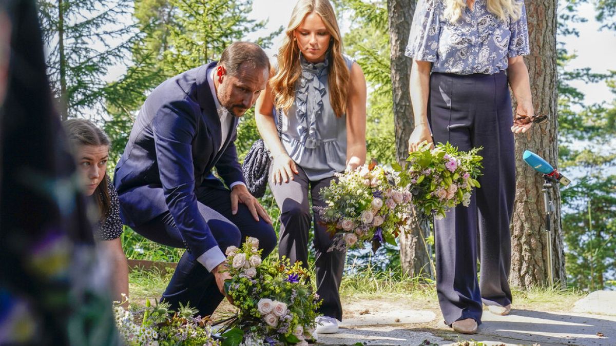 Crown Prince Hakon and Princess Ingrid Alexandra lay flowers at the memorial service on Utoya