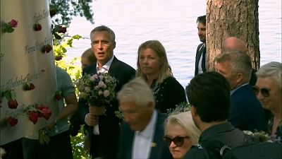 Várias personalidades norueguesas prestaram homenagem às vítimas