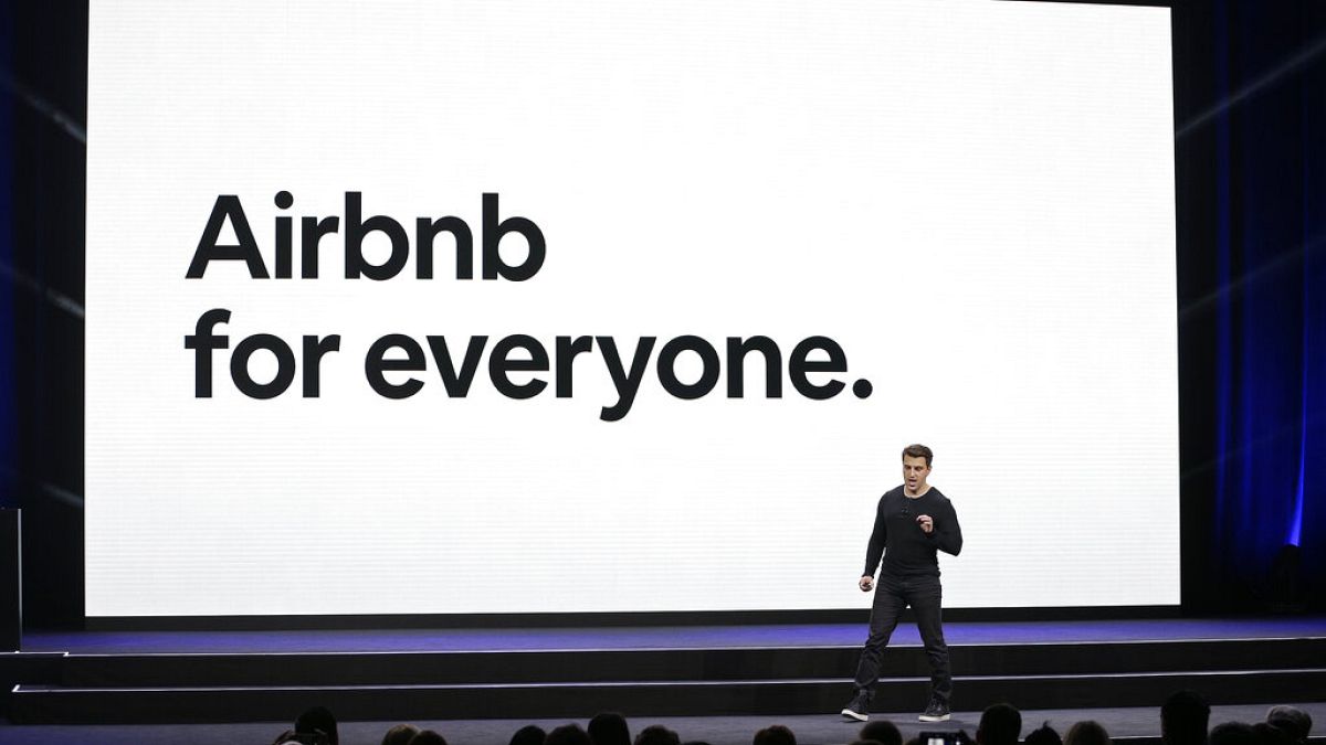 Airnbn'nin kurucusu ve CEO'su CEO Brian Chesky'nin San Farncisko'da yaptığı panelden bir kare.