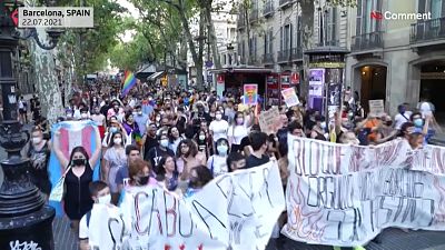 شاهد | مسيرة في برشلونة ضدّ رهاب المثلية بعد جريمة قتل
