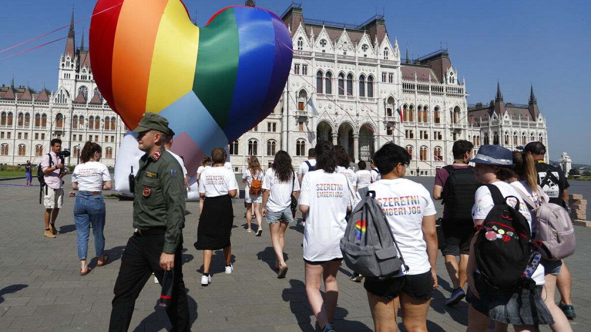 Viktor Orban a annoncé la tenue prochaine d'un référendum en Hongrie et demandé le soutien des électeurs sur la loi anti-LGBT+.