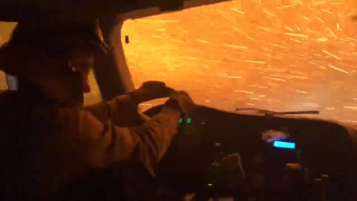 نظرة من داخل سيارة الإطفاء على جحيم حرائق كاليفورنيا