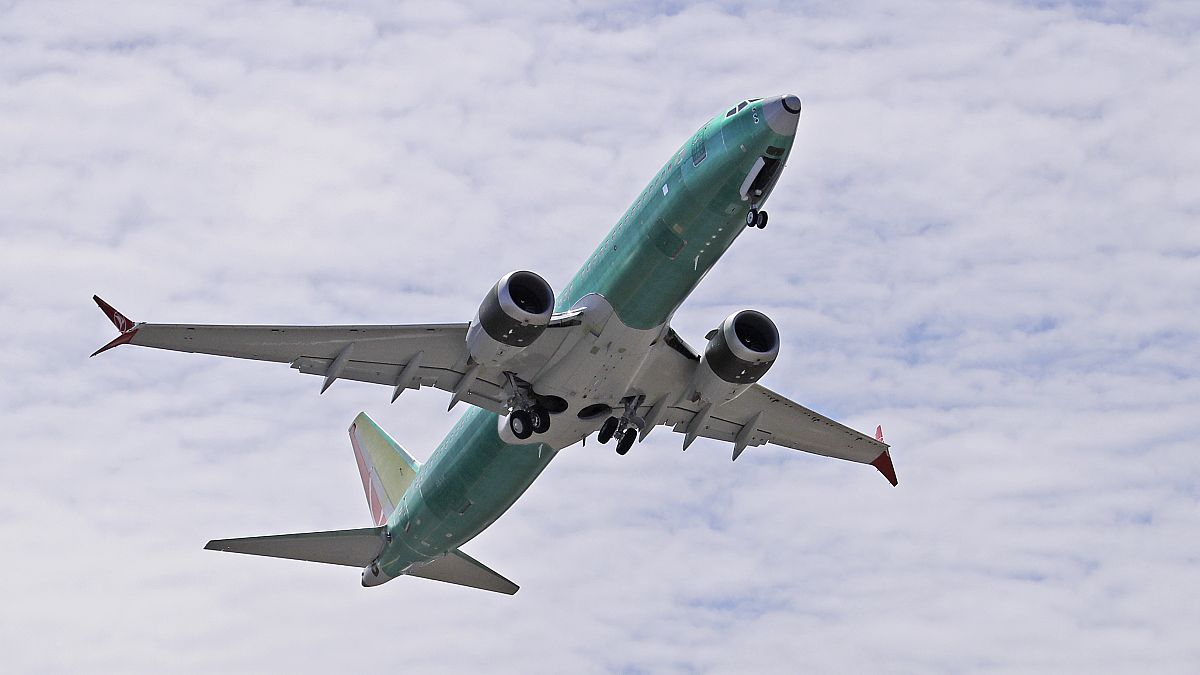 طائرة بوينج 737 ماكس 8  تقلع في رحلة تجريبية في رينتون، واشنطن.