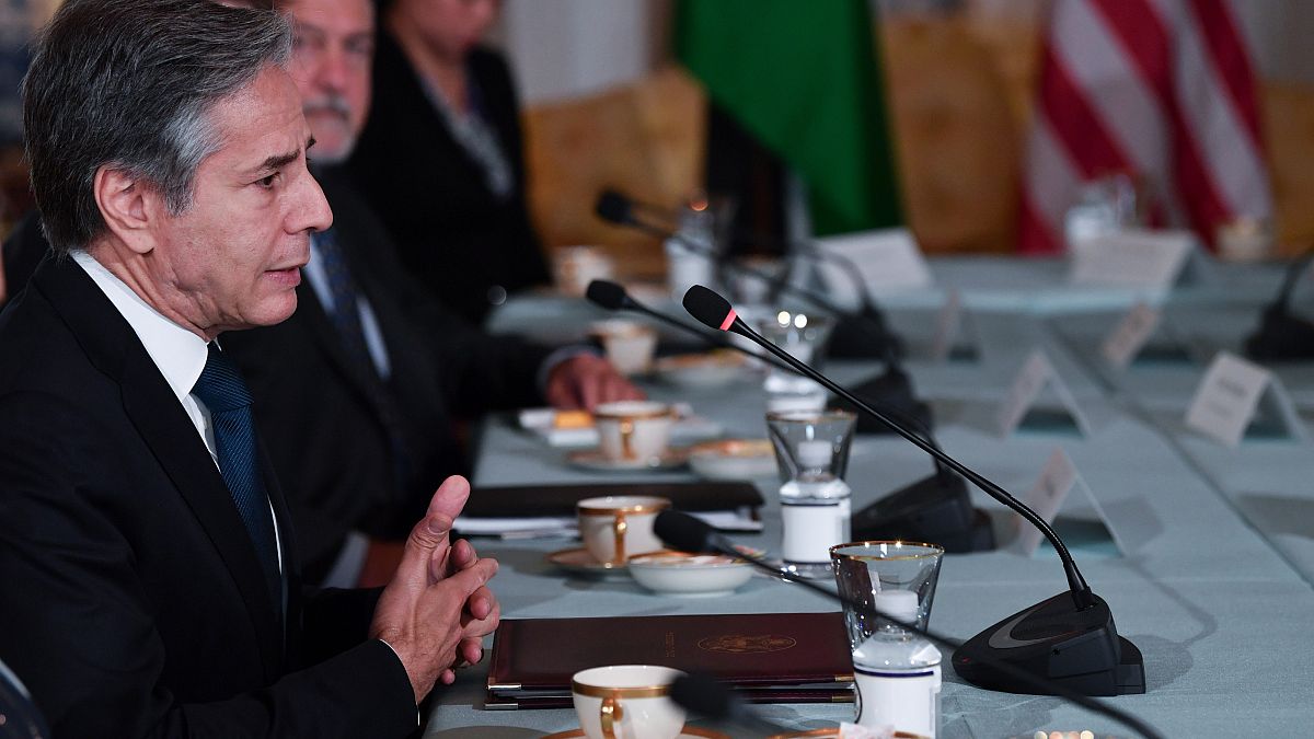 وزير الخارجية الأميركي أنطوني بلينكين ، من اليسار ، يتحدث خلال لقاء مع العاهل الأردني الملك عبد الله الثاني في واشنطن. 2021/07/20