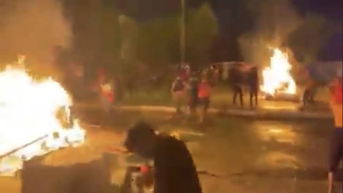 تصویری از ویدئویی که گفته می‌شود اعتراض‌های جمعه شب در ماهشهر را نشان می‌دهد